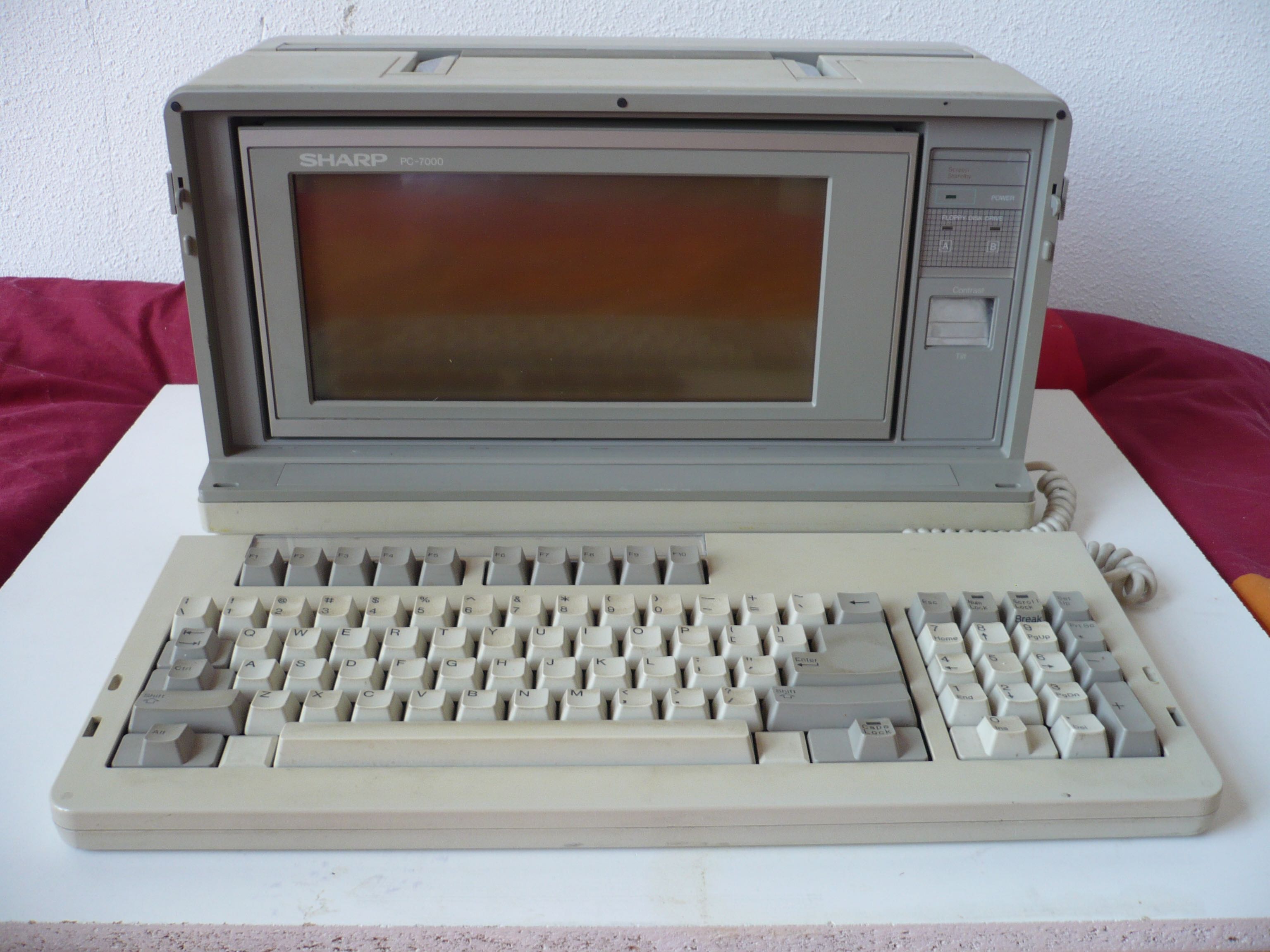 Sharp PC-7000